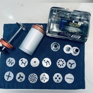 Vintage Mirro 16 piece Cookie and Pastry Press